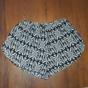 Ambiance Apparel Black & White Shorts Size S